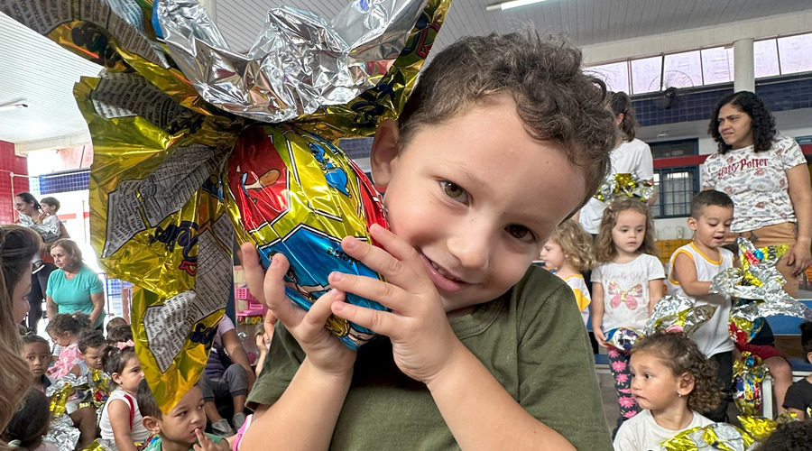 Prefeitura realiza entrega de ovos de Páscoa para os alunos da Rede Municipal de Educação